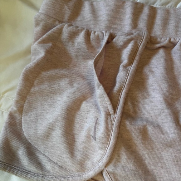 Nike Dy Fit Women’s Pink Athletic Shorts with Elastic Waistband Curved Hem Sz M - Picture 9 of 12